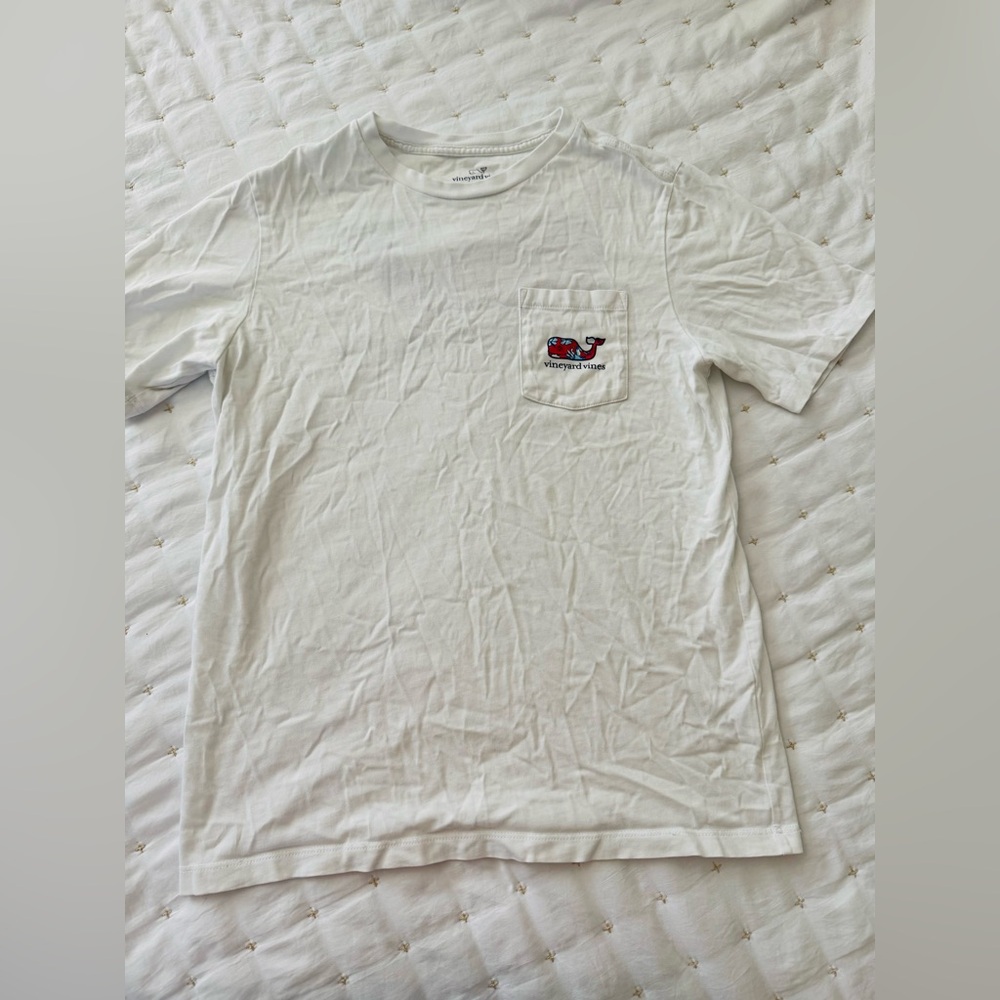 Vineyard Vines boys T-shirt size small whale tropical